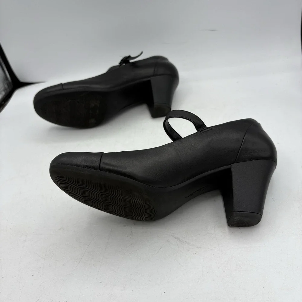 Clarks pre owned